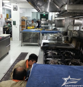 Những lưu &#253; trong qu&#225; tr&#236;nh vệ sinh bếp c&#244;ng nghiệp